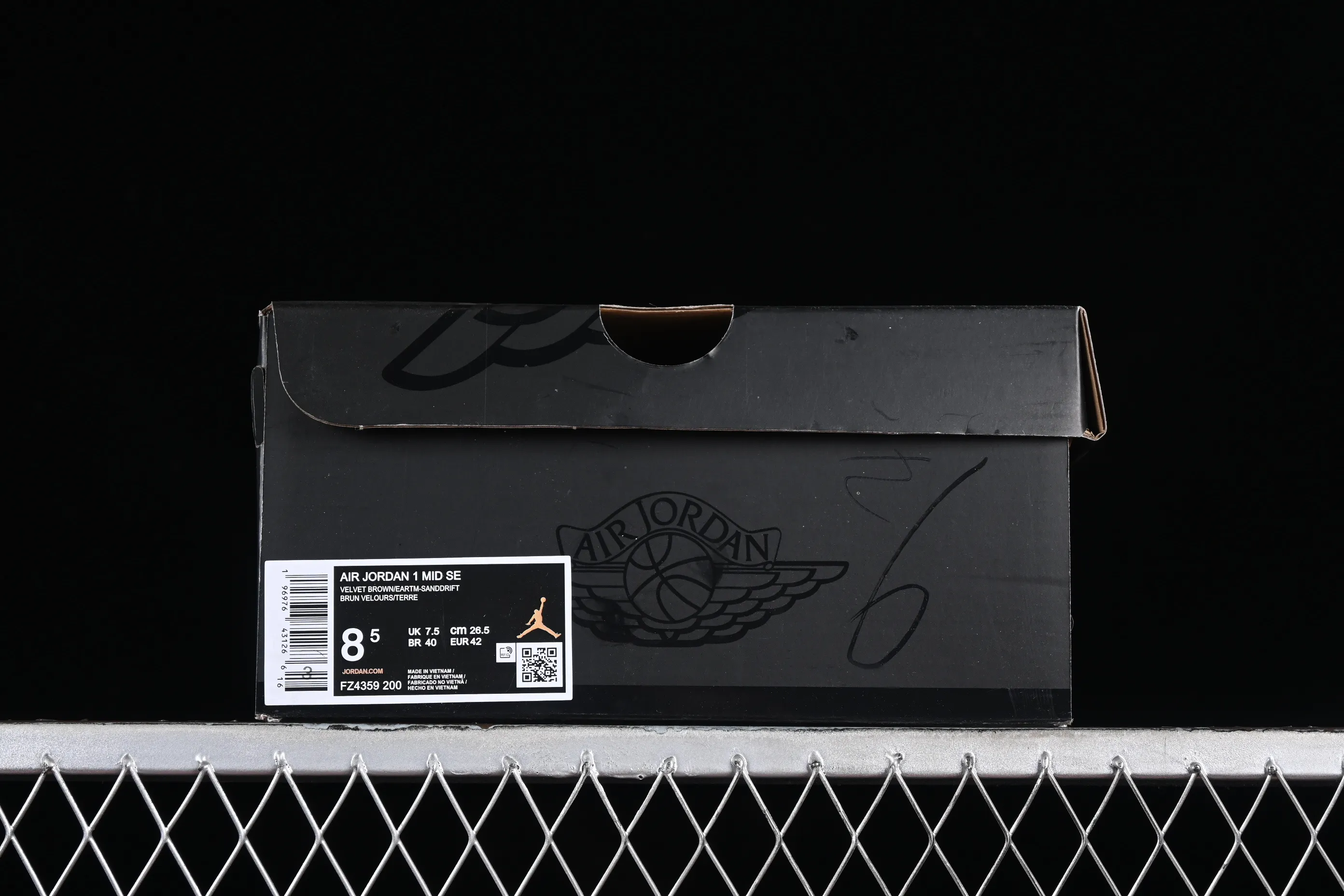 All Categories Air Jordan Jordan Series Basketball Shoes Air Jordan 1 Mid Air Jordan 1 Mid AJ1 Joe 1 Velvet Brown Zhongbang Basketball Shoes FZ4359-200